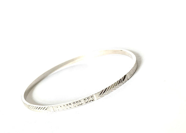 Bangle silver bracelet - Ilumine Gallery Store dainty jewelry affordable fine jewelry
