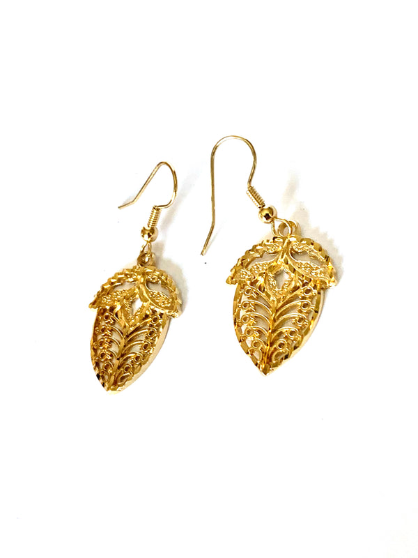 Yellow gold acorn earrings - Ilumine Gallery Store dainty jewelry affordable fine jewelry