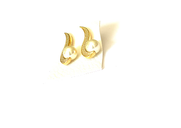 Earrings yellow gold with pearls - Ilumine Gallery Store dainty jewelry affordable fine jewelry