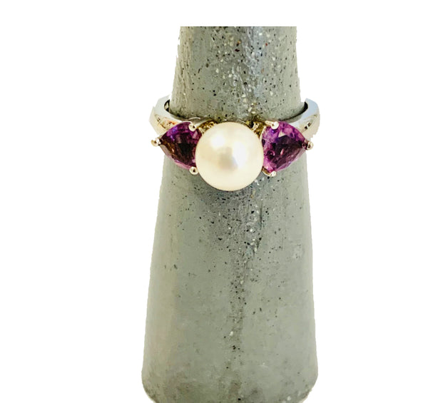 Pearl and Amethyst Ring - Ilumine' Gallery 