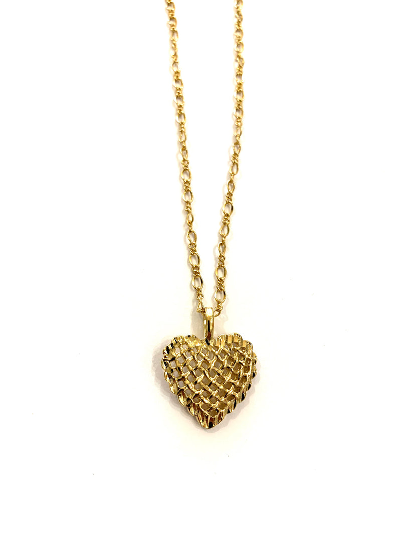 Gold heart pendant necklace