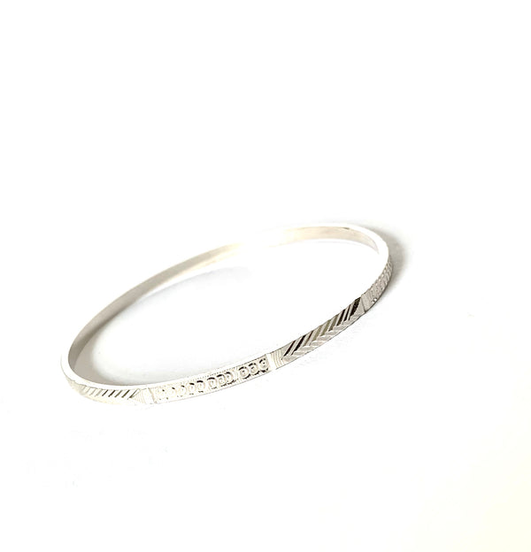 Bangle silver bracelet - Ilumine Gallery Store dainty jewelry affordable fine jewelry