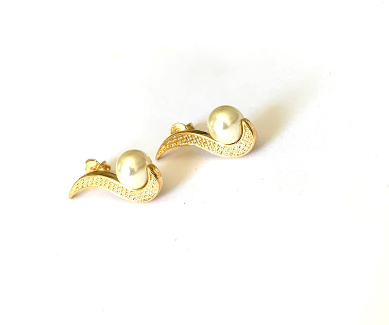 Earrings yellow gold with pearls - Ilumine Gallery Store dainty jewelry affordable fine jewelry