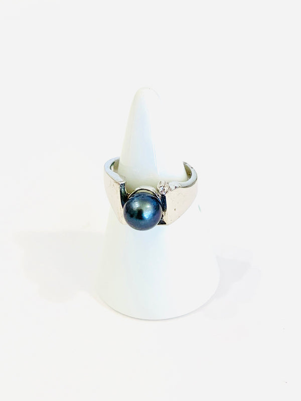 Ring sterling silver with black pearl and tiny diamond - Ilumine' Gallery 