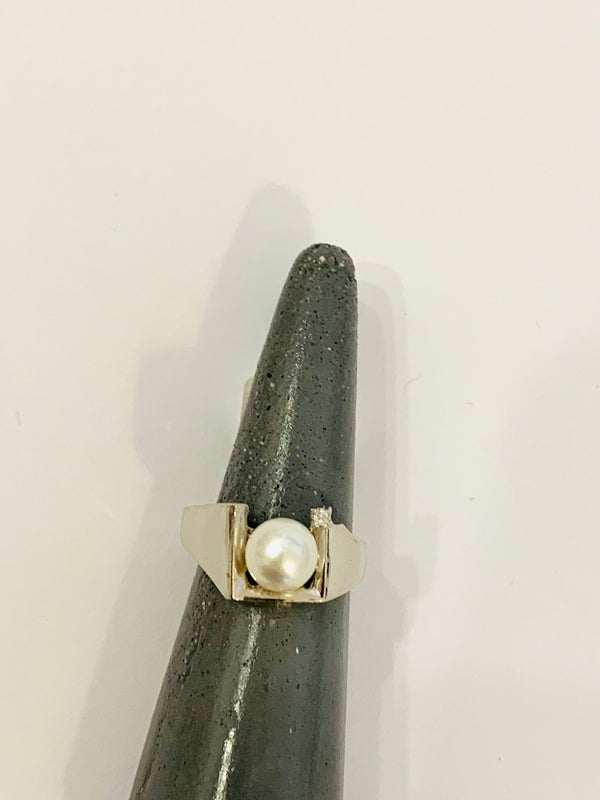 Sterling silver pearl and diamond ring - Ilumine' Gallery 